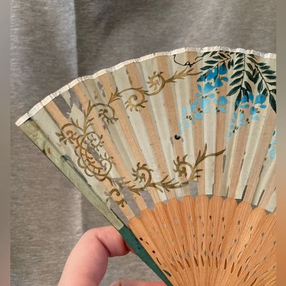 Butterfly Floral Vintage Folding Fan - Picture 9 of 16